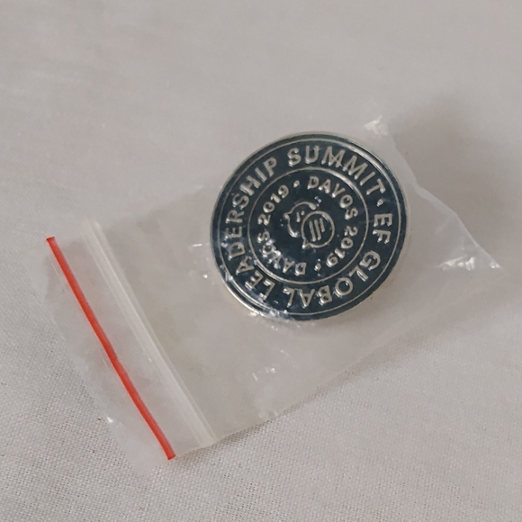 EF Global Leadership Summit Davos 2019 Event Enamel Lapel Pin Hat / Bag Charm - Picture 5 of 5